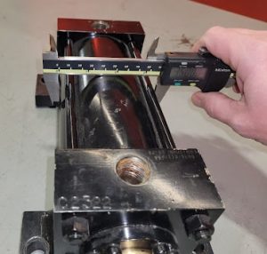 measuring hydraulic cylinder piston diameter